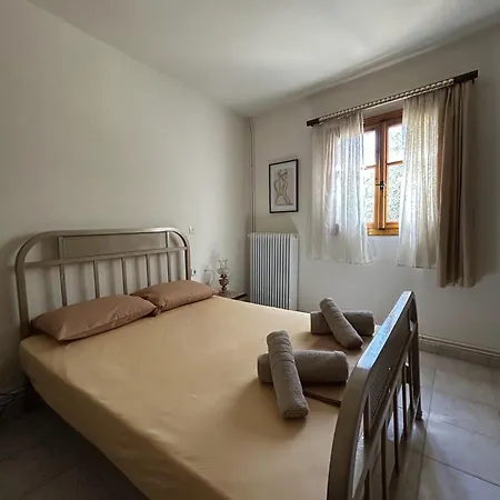Ziras Traditional בית נופש