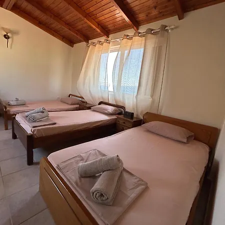 بيت للعطل Ziras Traditional Vatheia